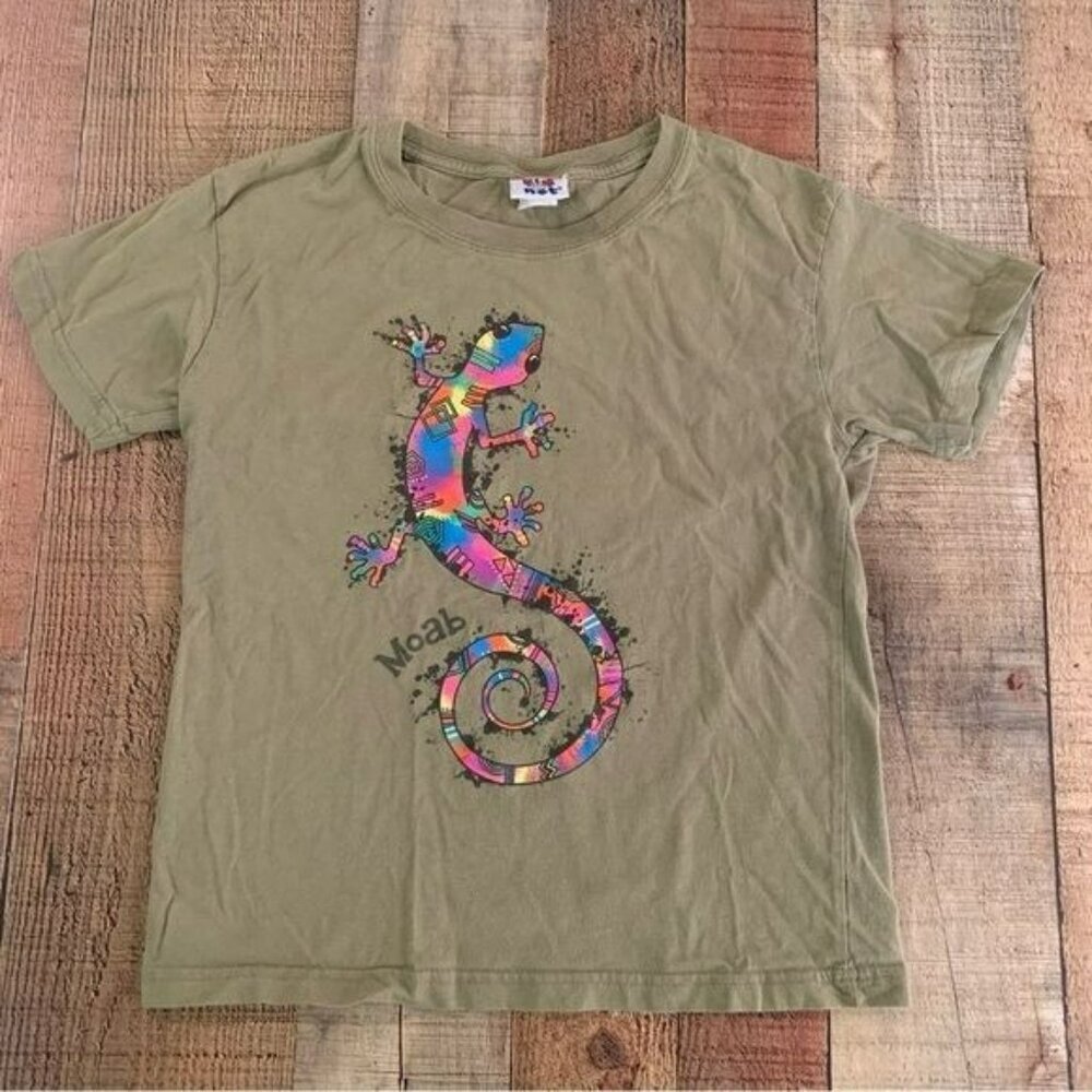 Kid u not kids size medium Moab green short sleeve t-shirt with gecko graphic